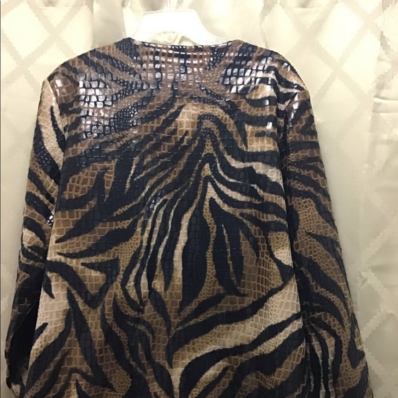 Selene Sport Women’s Jacket - Picture 3 of 4